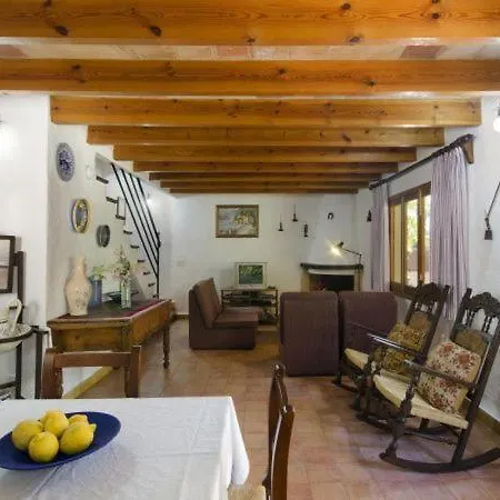 Sleeps 4 With Pool Air Con And Wifi Pollenca